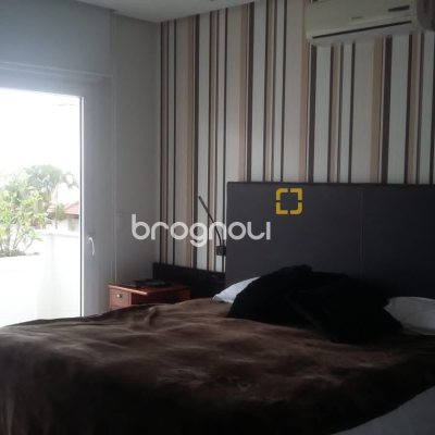 Casa com 421m², 4 quartos (sendo 4 suítes), 4 garagens, no bairro Jurerê em Florianópolis