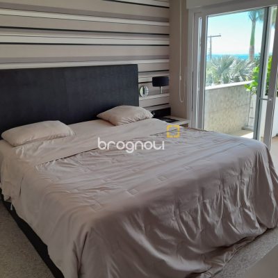 Casa com 421m², 4 quartos (sendo 4 suítes), 4 garagens, no bairro Jurerê em Florianópolis
