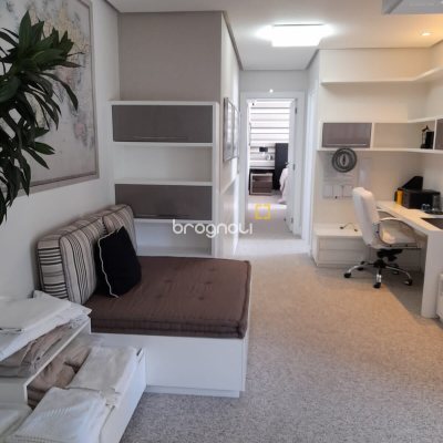 Casa com 421m², 4 quartos (sendo 4 suítes), 4 garagens, no bairro Jurerê em Florianópolis