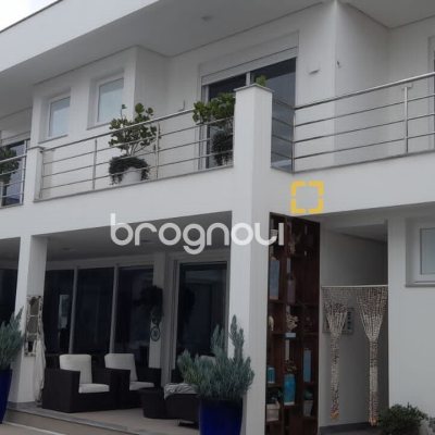 Casa com 421m², 4 quartos (sendo 4 suítes), 4 garagens, no bairro Jurerê em Florianópolis