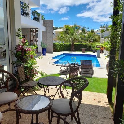 Casa com 421m², 4 quartos (sendo 4 suítes), 4 garagens, no bairro Jurerê em Florianópolis