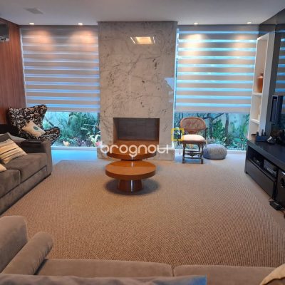Casa com 421m², 4 quartos (sendo 4 suítes), 4 garagens, no bairro Jurerê em Florianópolis