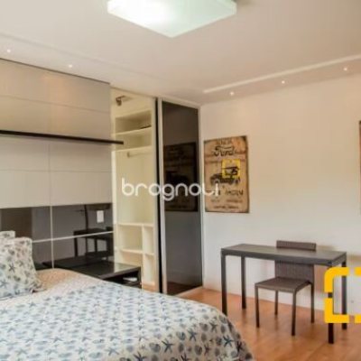 Casa com 650m², 7 quartos (sendo 6 suítes), 5 garagens, no bairro Jurerê Internacional em Florianópolis