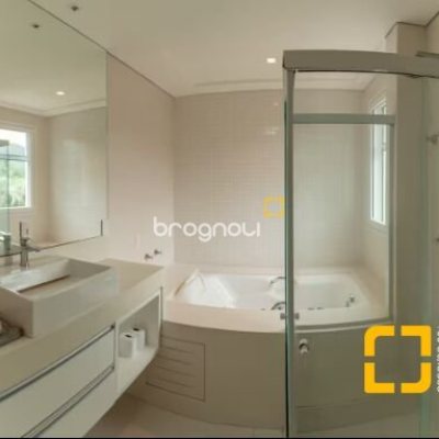 Casa com 650m², 7 quartos (sendo 6 suítes), 5 garagens, no bairro Jurerê Internacional em Florianópolis