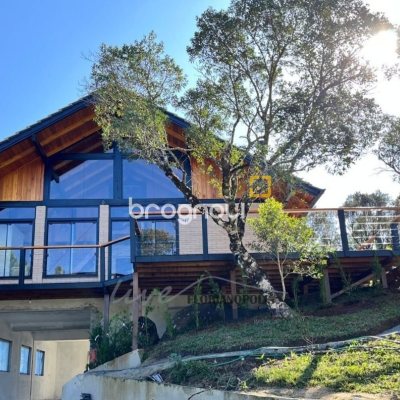 Casa com 200m², 3 quartos (sendo 2 suítes), 3 garagens, no bairro Rancho Queimado em Rancho Queimado