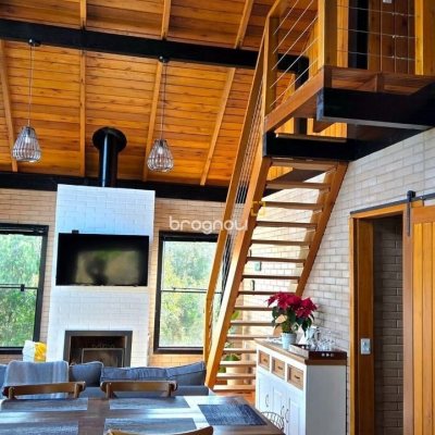 Casa com 200m², 3 quartos (sendo 2 suítes), 3 garagens, no bairro Rancho Queimado em Rancho Queimado