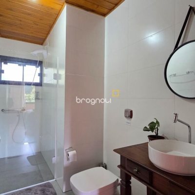 Casa com 200m², 3 quartos (sendo 2 suítes), 3 garagens, no bairro Rancho Queimado em Rancho Queimado