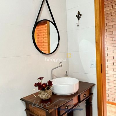 Casa com 200m², 3 quartos (sendo 2 suítes), 3 garagens, no bairro Rancho Queimado em Rancho Queimado