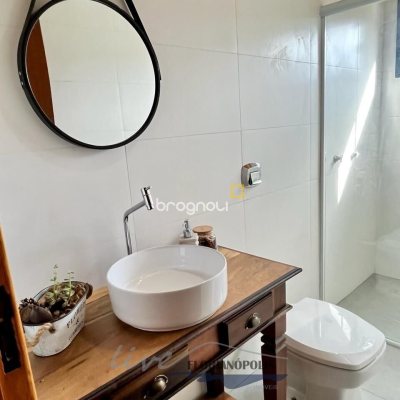 Casa com 200m², 3 quartos (sendo 2 suítes), 3 garagens, no bairro Rancho Queimado em Rancho Queimado