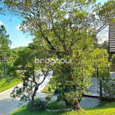 Casa com 200m², 3 quartos (sendo 2 suítes), 3 garagens, no bairro Rancho Queimado em Rancho Queimado