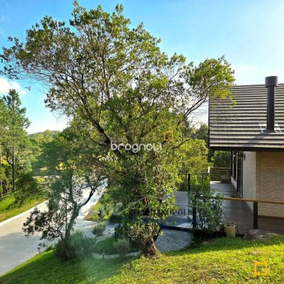 Casa com 200m², 3 quartos (sendo 2 suítes), 3 garagens, no bairro Rancho Queimado em Rancho Queimado