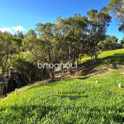 Casa com 200m², 3 quartos (sendo 2 suítes), 3 garagens, no bairro Rancho Queimado em Rancho Queimado