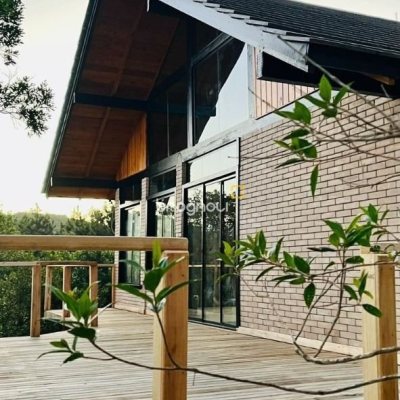 Casa com 200m², 3 quartos (sendo 2 suítes), 3 garagens, no bairro Rancho Queimado em Rancho Queimado
