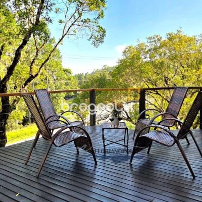 Casa com 200m², 3 quartos (sendo 2 suítes), 3 garagens, no bairro Rancho Queimado em Rancho Queimado