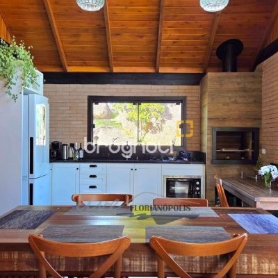 Casa com 200m², 3 quartos (sendo 2 suítes), 3 garagens, no bairro Rancho Queimado em Rancho Queimado