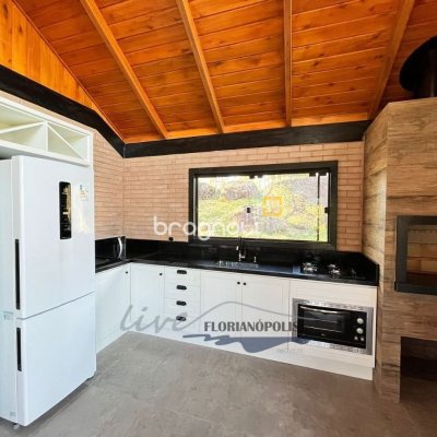 Casa com 200m², 3 quartos (sendo 2 suítes), 3 garagens, no bairro Rancho Queimado em Rancho Queimado