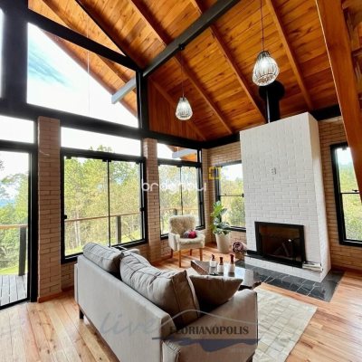 Casa com 200m², 3 quartos (sendo 2 suítes), 3 garagens, no bairro Rancho Queimado em Rancho Queimado