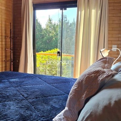 Casa com 200m², 3 quartos (sendo 2 suítes), 3 garagens, no bairro Rancho Queimado em Rancho Queimado