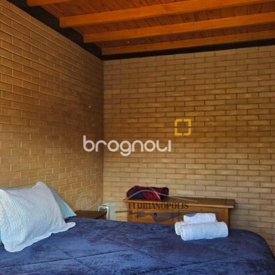 Casa com 200m², 3 quartos (sendo 2 suítes), 3 garagens, no bairro Rancho Queimado em Rancho Queimado