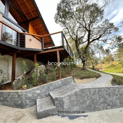 Casa com 200m², 3 quartos (sendo 2 suítes), 3 garagens, no bairro Rancho Queimado em Rancho Queimado