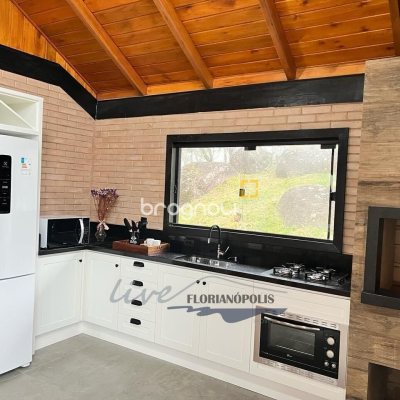 Casa com 200m², 3 quartos (sendo 2 suítes), 3 garagens, no bairro Rancho Queimado em Rancho Queimado