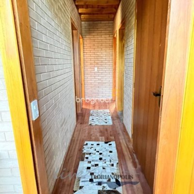 Casa com 200m², 3 quartos (sendo 2 suítes), 3 garagens, no bairro Rancho Queimado em Rancho Queimado