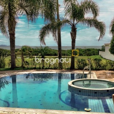 Casa com 1050m², 4 quartos (sendo 4 suítes), 5 garagens, no bairro Jurerê Internacional em Florianópolis