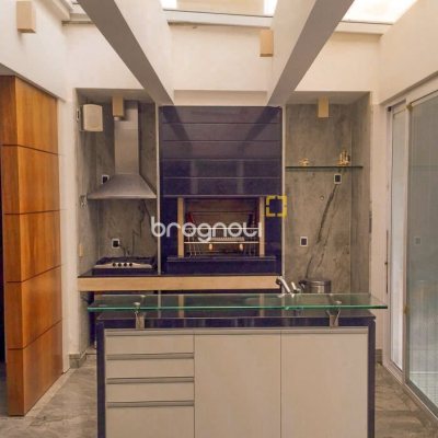 Casa com 1050m², 4 quartos (sendo 4 suítes), 5 garagens, no bairro Jurerê Internacional em Florianópolis