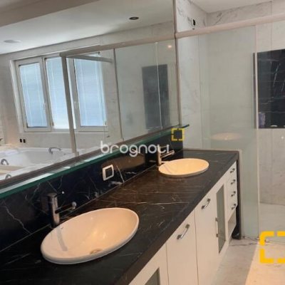 Casa com 1050m², 4 quartos (sendo 4 suítes), 5 garagens, no bairro Jurerê Internacional em Florianópolis