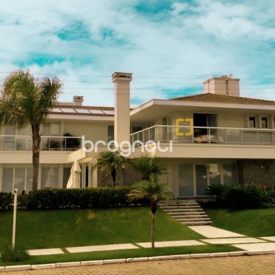 Casa com 1050m², 4 quartos (sendo 4 suítes), 5 garagens, no bairro Jurerê Internacional em Florianópolis