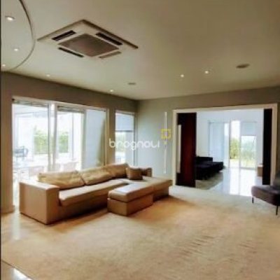 Casa com 1050m², 4 quartos (sendo 4 suítes), 5 garagens, no bairro Jurerê Internacional em Florianópolis