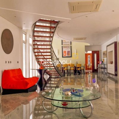 Casa com 1050m², 4 quartos (sendo 4 suítes), 5 garagens, no bairro Jurerê Internacional em Florianópolis