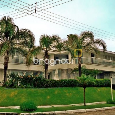 Casa com 1050m², 4 quartos (sendo 4 suítes), 5 garagens, no bairro Jurerê Internacional em Florianópolis