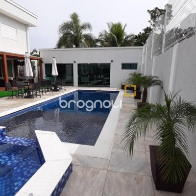 Casa com 500m², 6 quartos (sendo 6 suítes), 3 garagens, no bairro Jurerê Internacional em Florianópolis