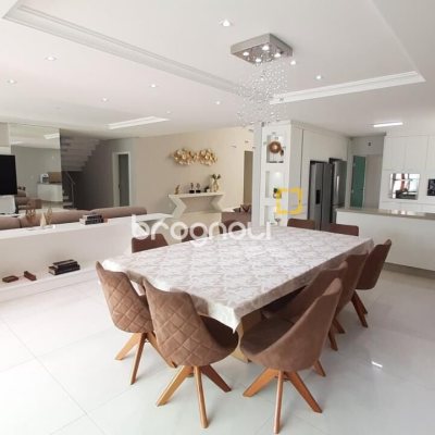 Casa com 500m², 6 quartos (sendo 6 suítes), 3 garagens, no bairro Jurerê Internacional em Florianópolis