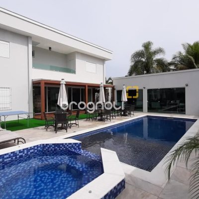 Casa com 500m², 6 quartos (sendo 6 suítes), 3 garagens, no bairro Jurerê Internacional em Florianópolis
