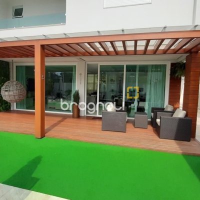 Casa com 500m², 6 quartos (sendo 6 suítes), 3 garagens, no bairro Jurerê Internacional em Florianópolis