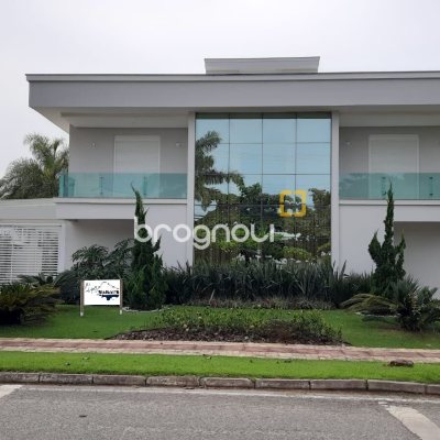 Casa com 500m², 6 quartos (sendo 6 suítes), 3 garagens, no bairro Jurerê Internacional em Florianópolis