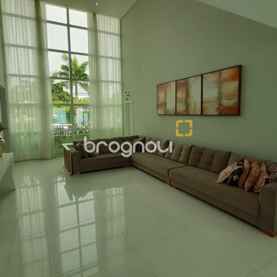 Casa com 500m², 6 quartos (sendo 6 suítes), 3 garagens, no bairro Jurerê Internacional em Florianópolis