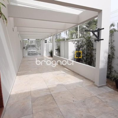 Casa com 500m², 6 quartos (sendo 6 suítes), 3 garagens, no bairro Jurerê Internacional em Florianópolis