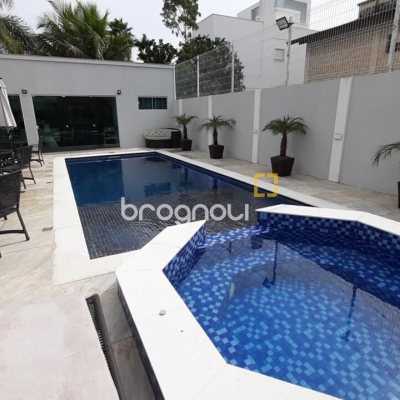Casa com 500m², 6 quartos (sendo 6 suítes), 3 garagens, no bairro Jurerê Internacional em Florianópolis