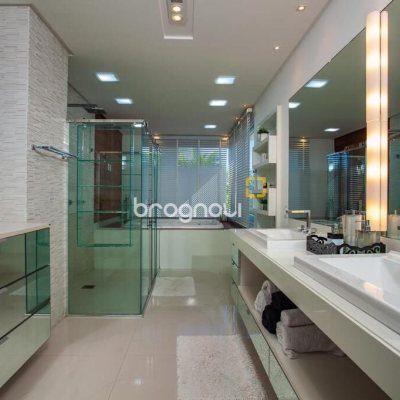 Casa com 1200m², 5 quartos (sendo 5 suítes), 6 garagens, no bairro Jurerê Internacional em Florianópolis