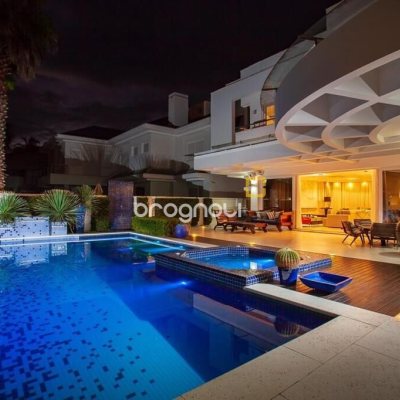 Casa com 1200m², 5 quartos (sendo 5 suítes), 6 garagens, no bairro Jurerê Internacional em Florianópolis