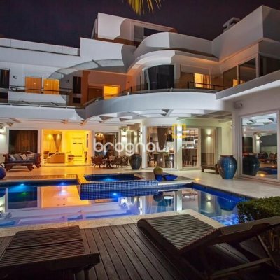 Casa com 1200m², 5 quartos (sendo 5 suítes), 6 garagens, no bairro Jurerê Internacional em Florianópolis