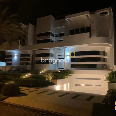 Casa com 1200m², 5 quartos (sendo 5 suítes), 6 garagens, no bairro Jurerê Internacional em Florianópolis