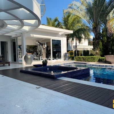 Casa com 1200m², 5 quartos (sendo 5 suítes), 6 garagens, no bairro Jurerê Internacional em Florianópolis