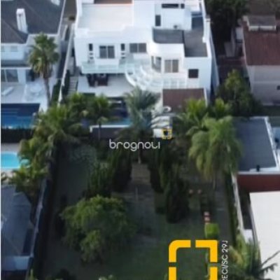 Casa com 1200m², 5 quartos (sendo 5 suítes), 6 garagens, no bairro Jurerê Internacional em Florianópolis