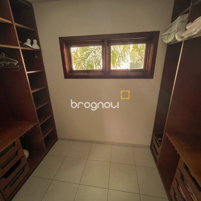 Casa com 300m², 4 quartos (sendo 4 suítes), 4 garagens, no bairro Jurerê Internacional em Florianópolis