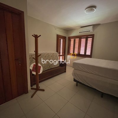 Casa com 300m², 4 quartos (sendo 4 suítes), 4 garagens, no bairro Jurerê Internacional em Florianópolis