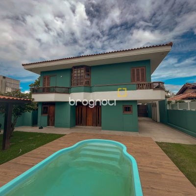 Casa com 300m², 4 quartos (sendo 4 suítes), 4 garagens, no bairro Jurerê Internacional em Florianópolis
